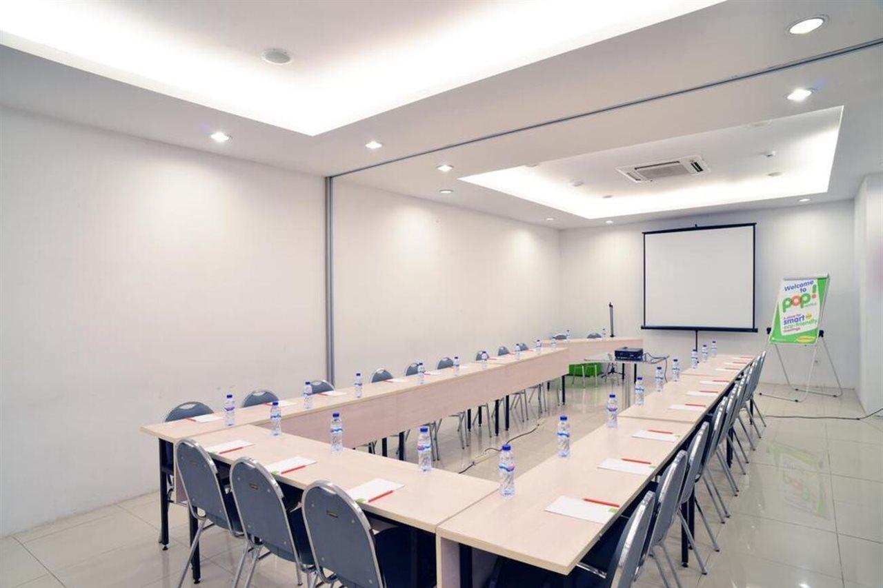 Pop! Hotel Tebet Jakarta Buitenkant foto