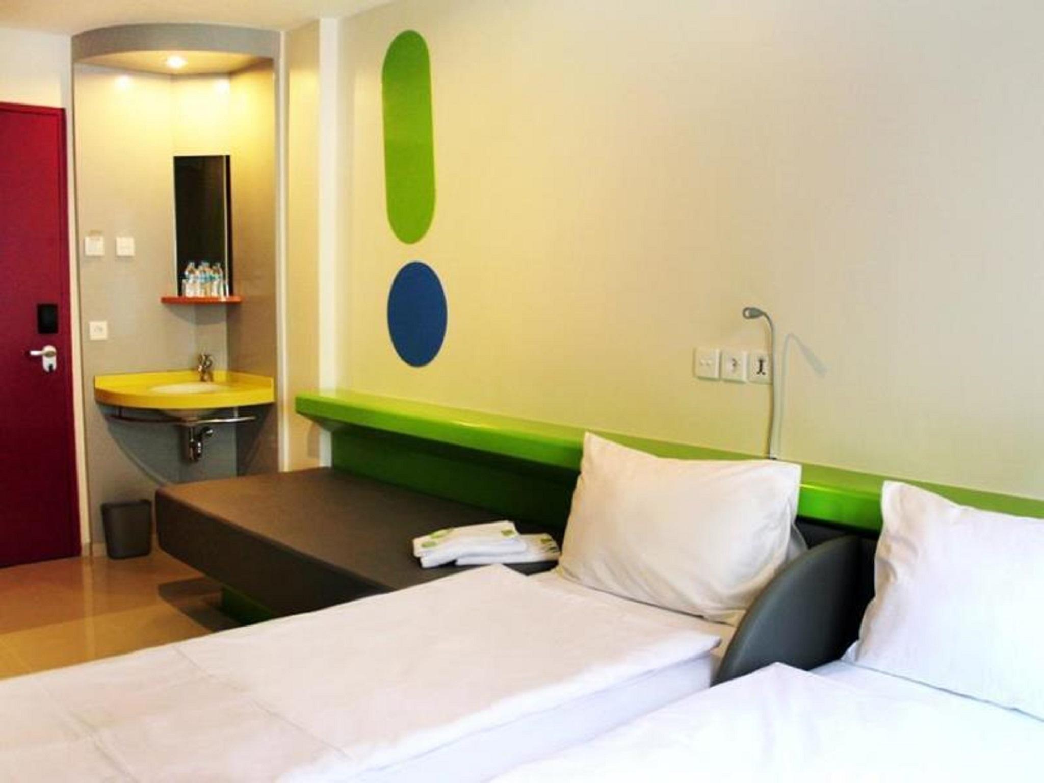 Pop! Hotel Tebet Jakarta Buitenkant foto