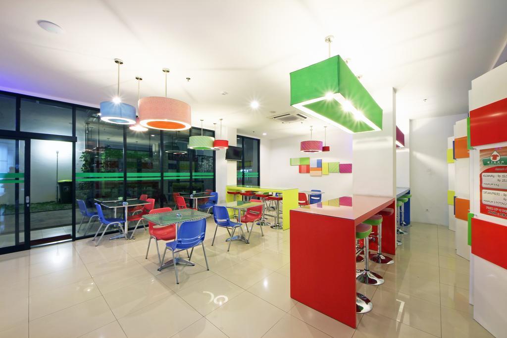 Pop! Hotel Tebet Jakarta Buitenkant foto
