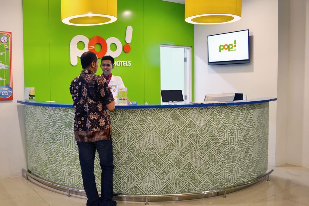 Pop! Hotel Tebet Jakarta Buitenkant foto