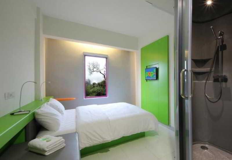 Pop! Hotel Tebet Jakarta Buitenkant foto