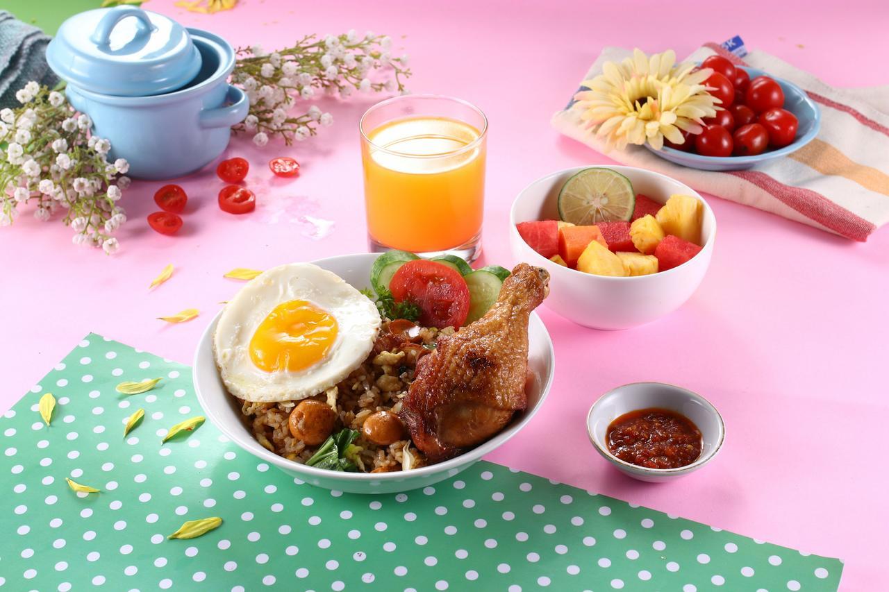 Pop! Hotel Tebet Jakarta Buitenkant foto