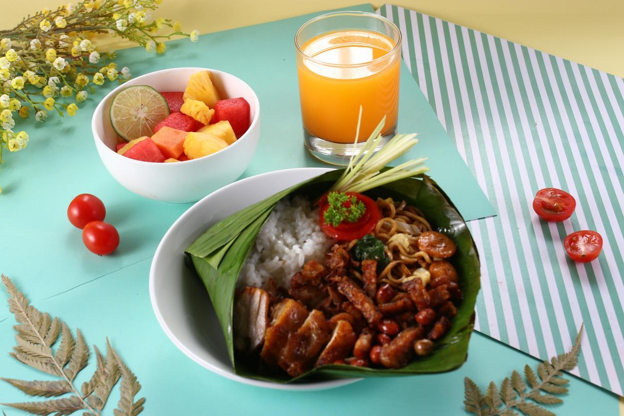 Pop! Hotel Tebet Jakarta Buitenkant foto