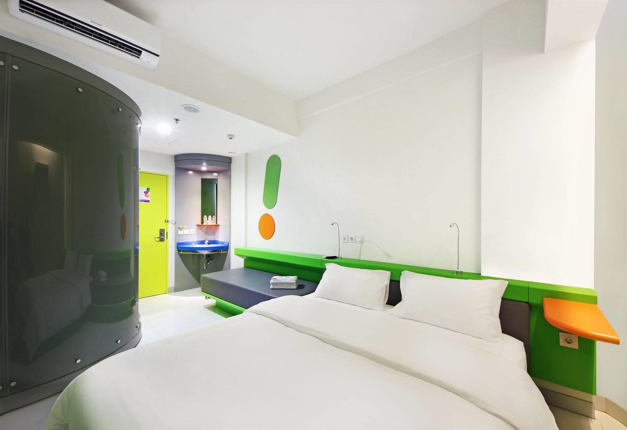 Pop! Hotel Tebet Jakarta Buitenkant foto