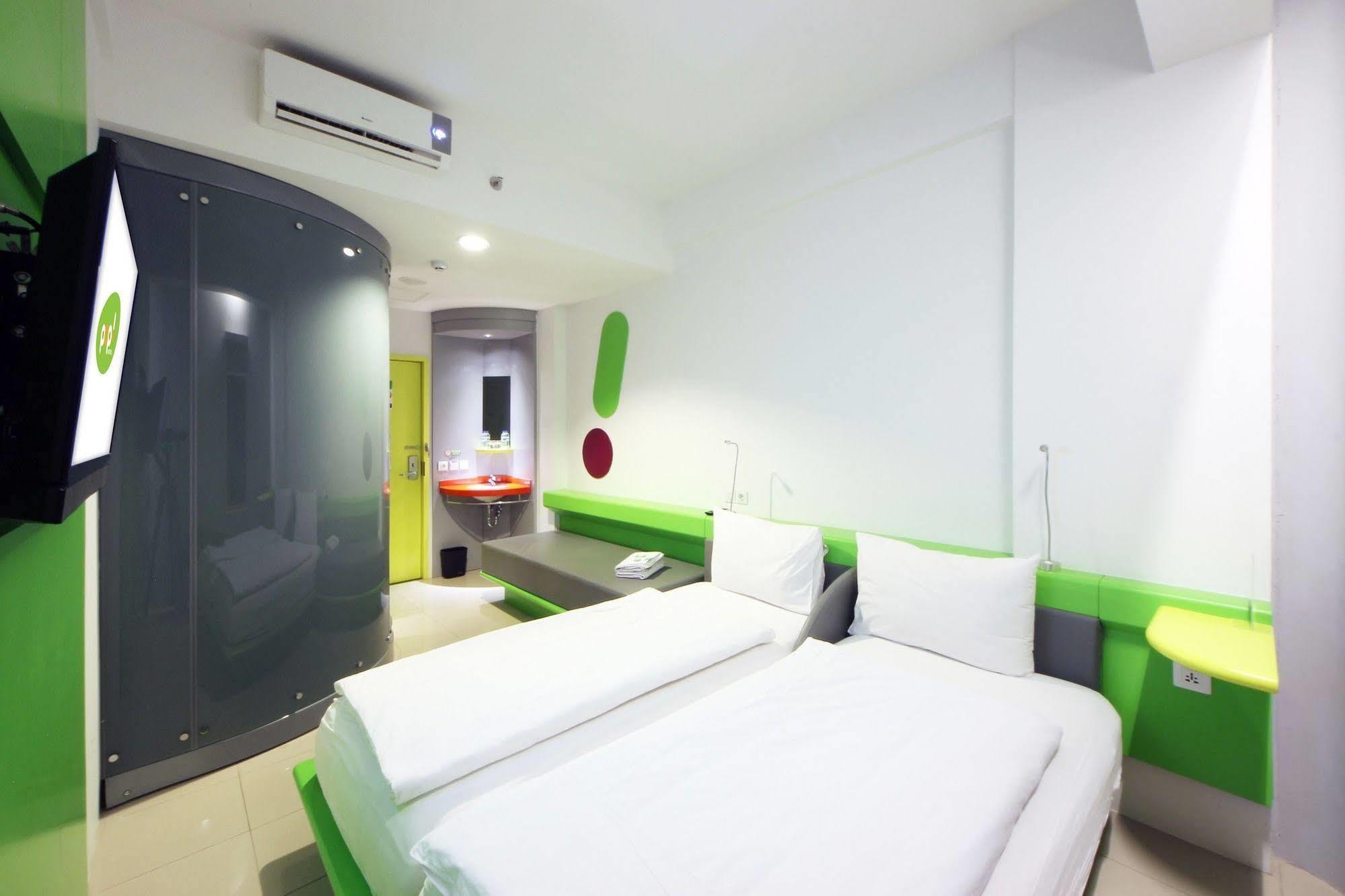 Pop! Hotel Tebet Jakarta Buitenkant foto