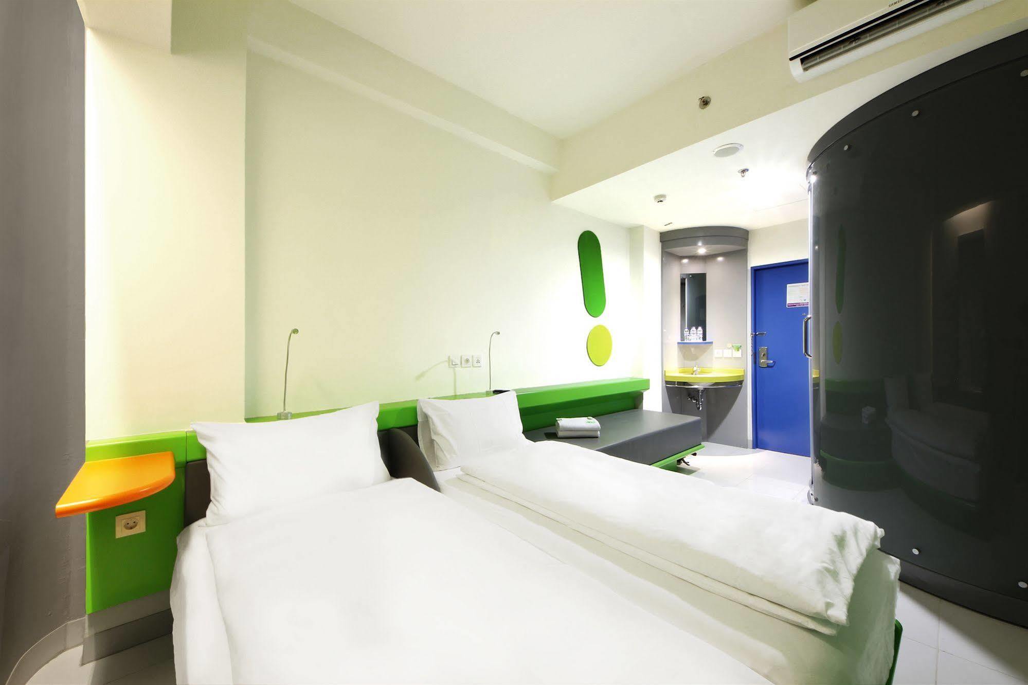 Pop! Hotel Tebet Jakarta Buitenkant foto